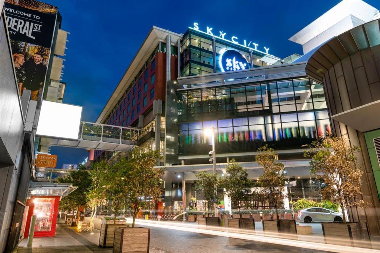 Skycity Hotel Оукланд Екстериор снимка
